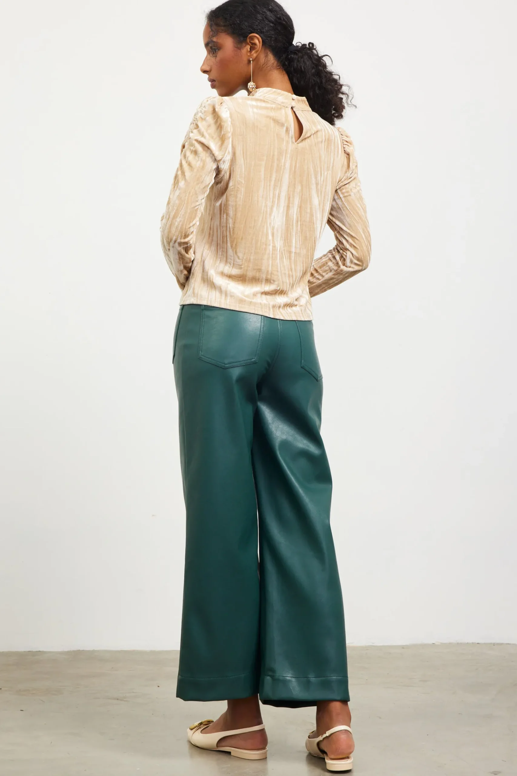 Crinkled Velvet Mock Neck Top*SKIES ARE BLUE Best