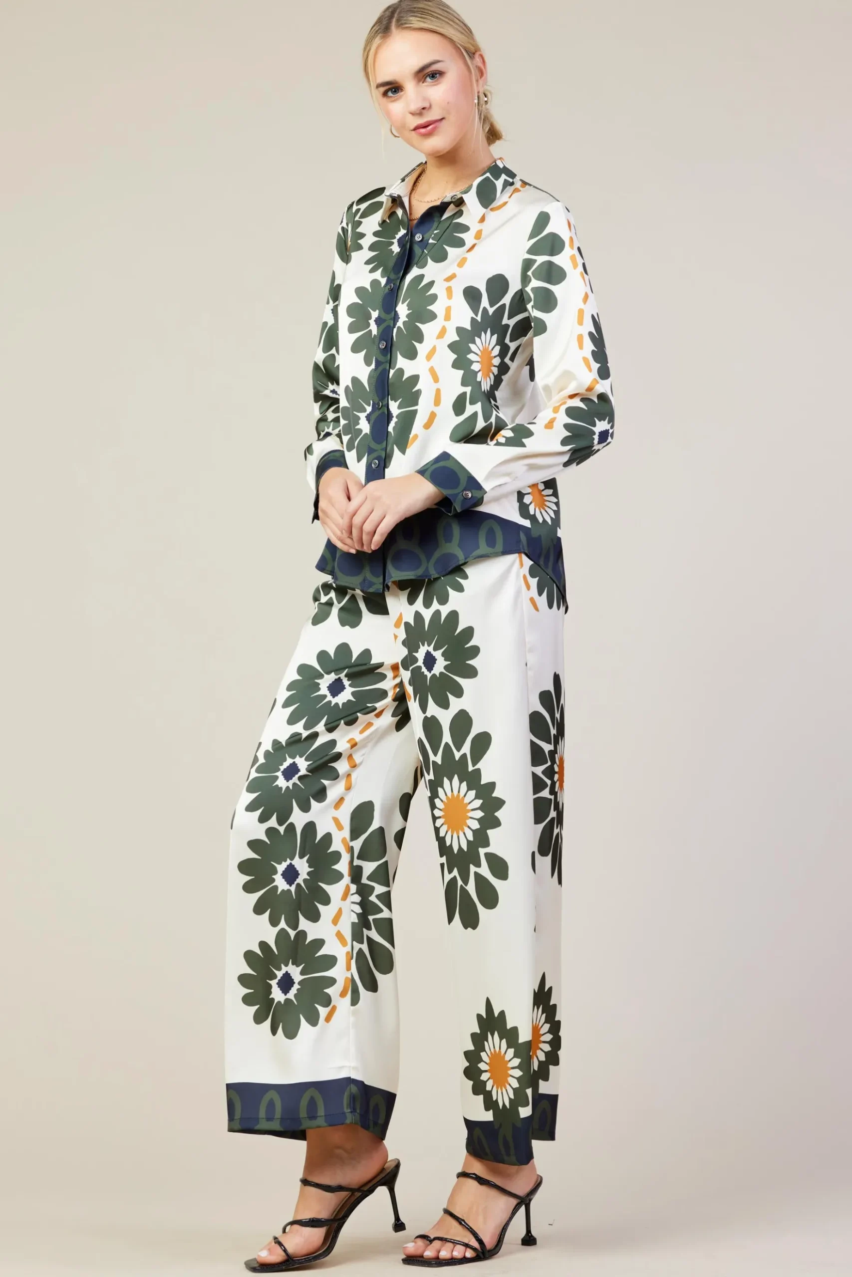 Floral Print Longsleeve Blouse*SKIES ARE BLUE Sale
