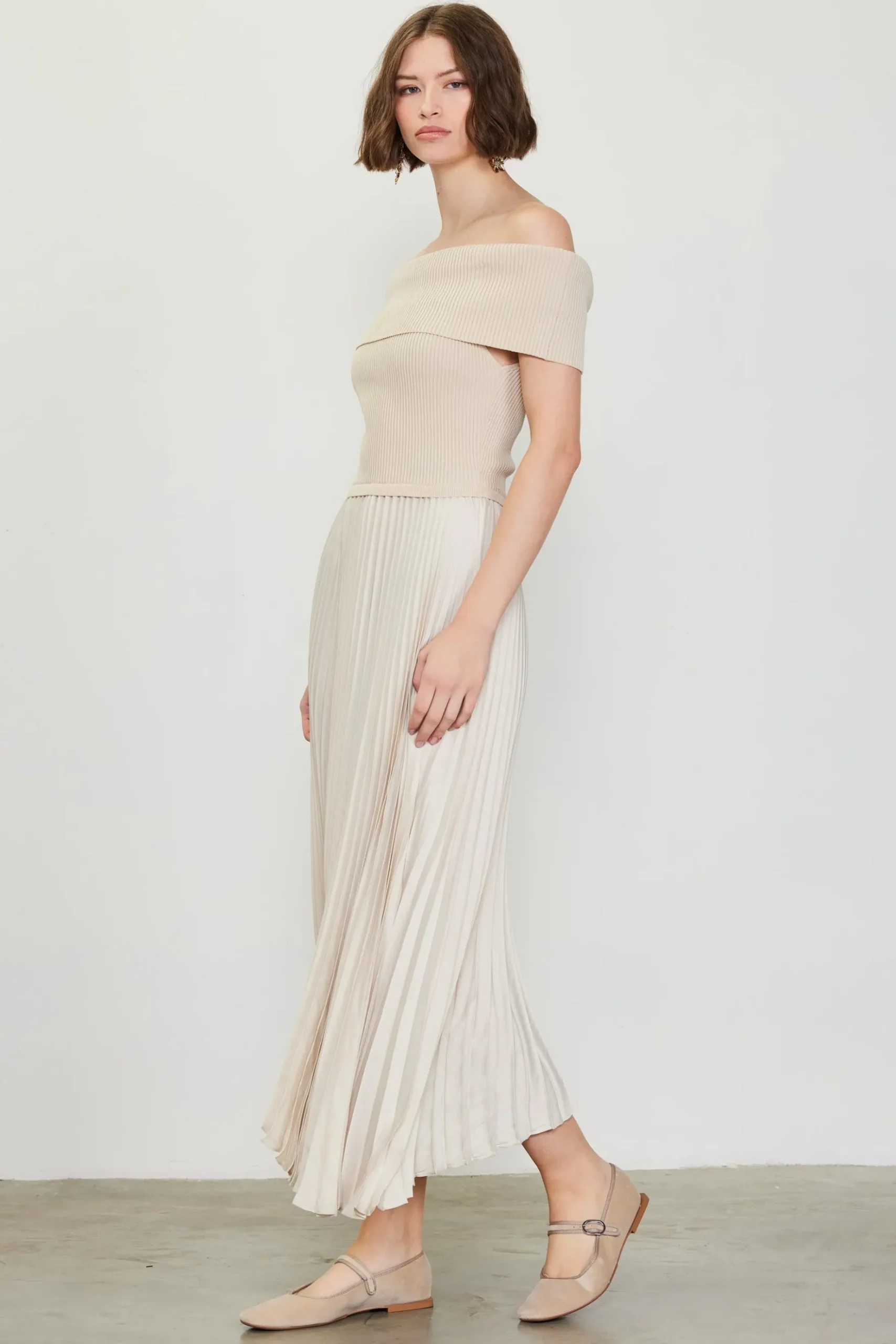 Off Shoulder Mixed Media Pleated Dress*SKIES ARE BLUE Hot