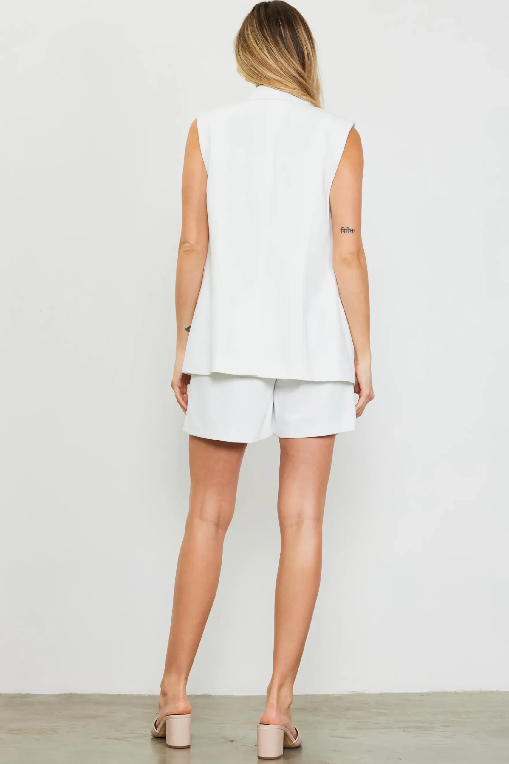 Sleeveless Tailored Blazer*SKIES ARE BLUE Hot