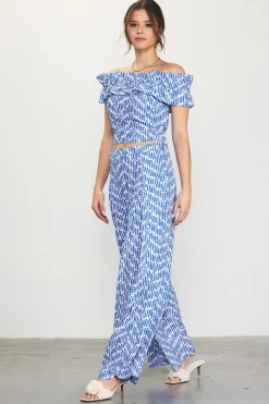 Smocked Off Shoulder Ruffle Top*SKIES ARE BLUE Outlet